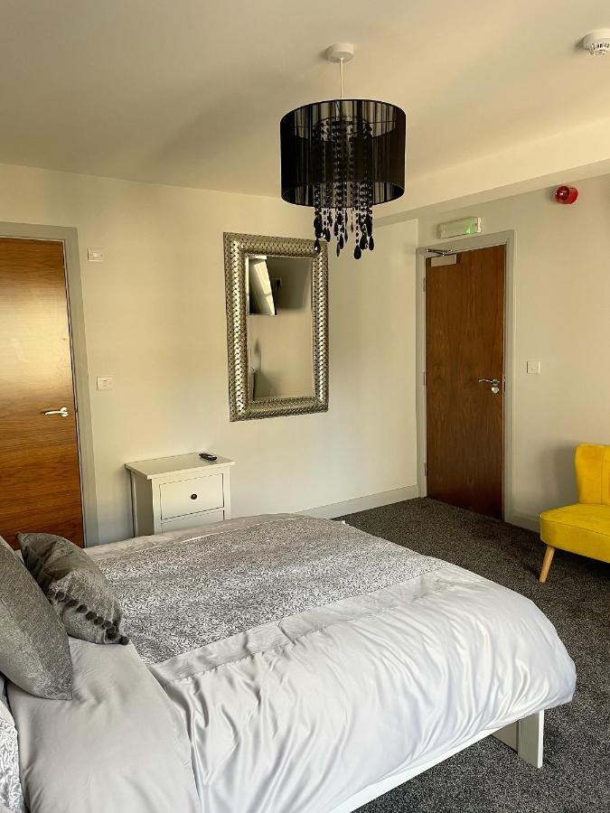Plumbers Arms Hotel Huddersfield Exterior photo